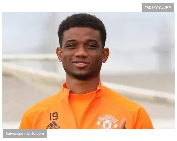 退役后的生活：前曼联后卫菲尔·琼斯在曼彻斯特开办青少年足球学院